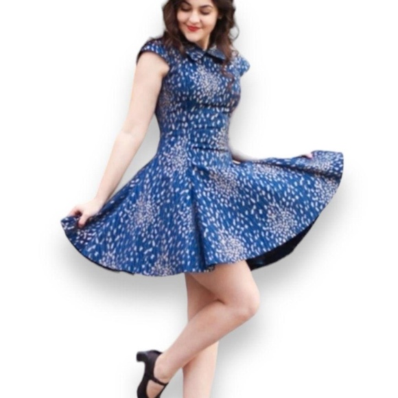 Chi Chi London Dresses & Skirts - Chi Chi London Cocktail Party Dress Womens Size 8 Navy Blue Metallic Accents